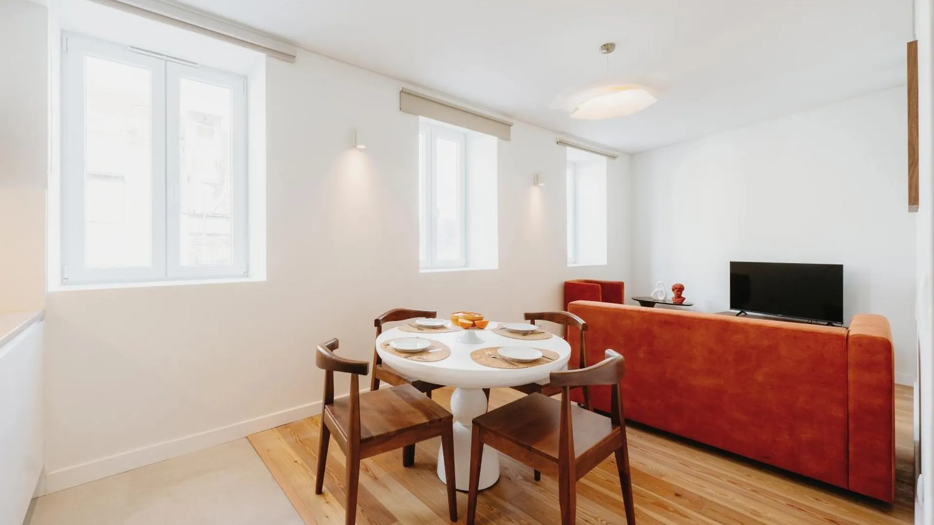 Mary Orange - No 236 1D - Chick & Cozy Two-Bedroom Stay Lisboa