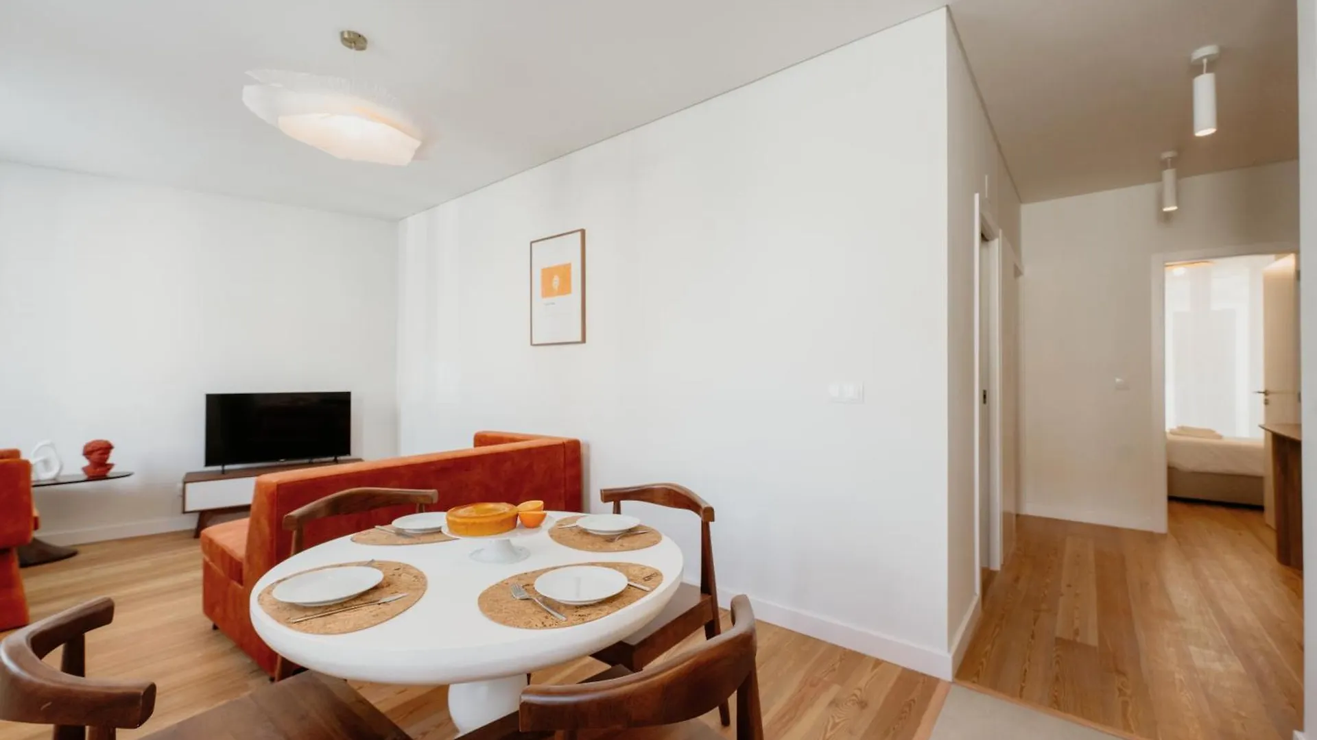 Mary Orange - No 236 1D - Chick & Cozy Two-Bedroom Stay Lisbon