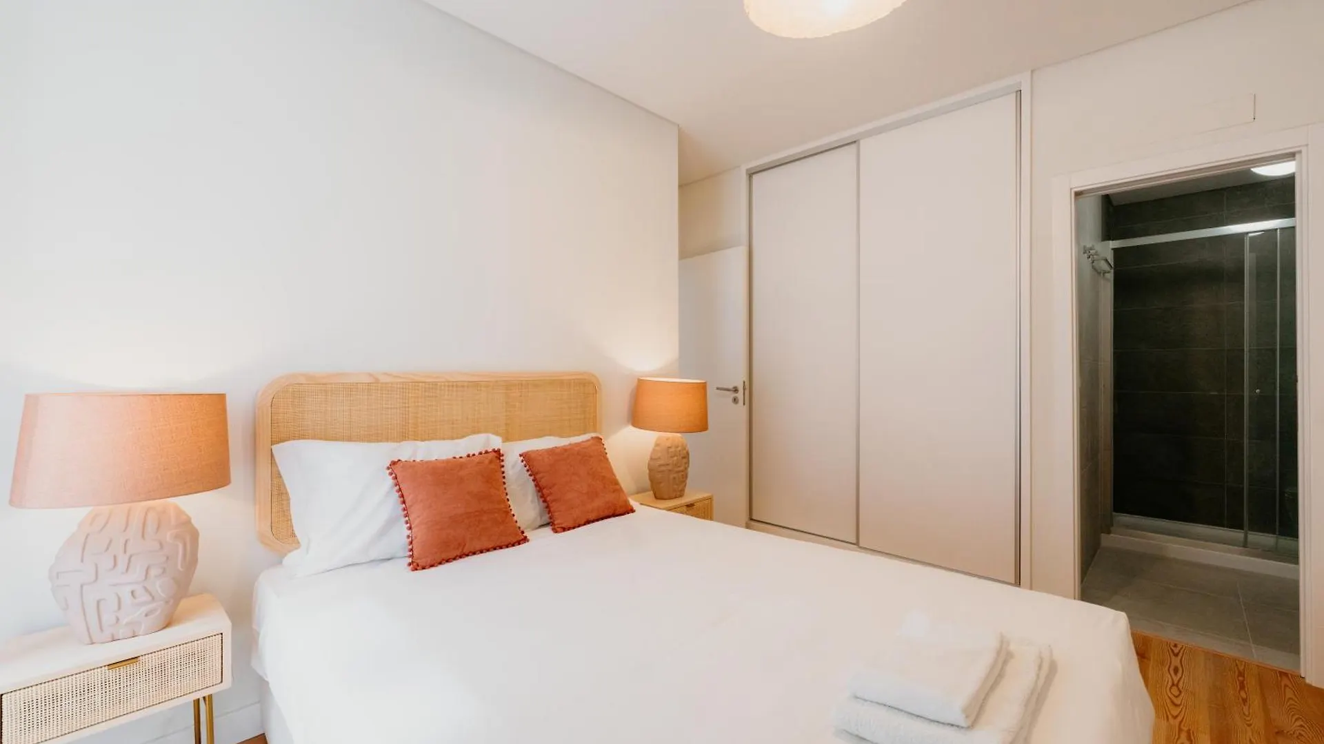 Mary Orange - No 236 1D - Chick & Cozy Two-Bedroom Stay Lisbon