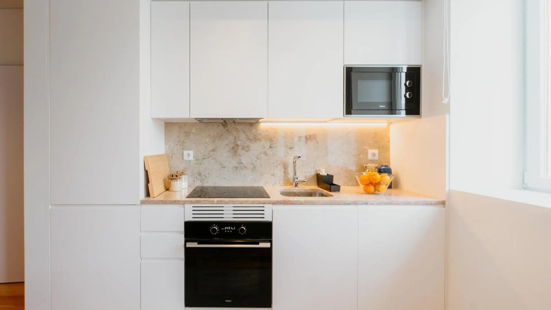 Apartment Mary Orange - No 236 1D - Chick & Cozy Two-Bedroom Stay Lisbon