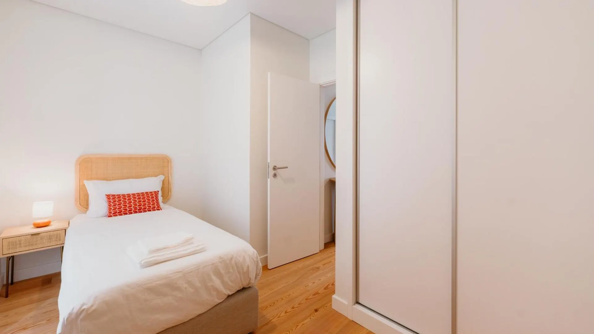 Mary Orange - No 236 1D - Chick & Cozy Two-Bedroom Stay Lisbon 0*,