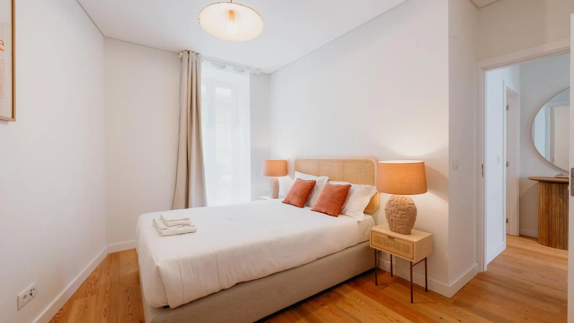 Mary Orange - No 236 1D - Chick & Cozy Two-Bedroom Stay Lisbon Portugal