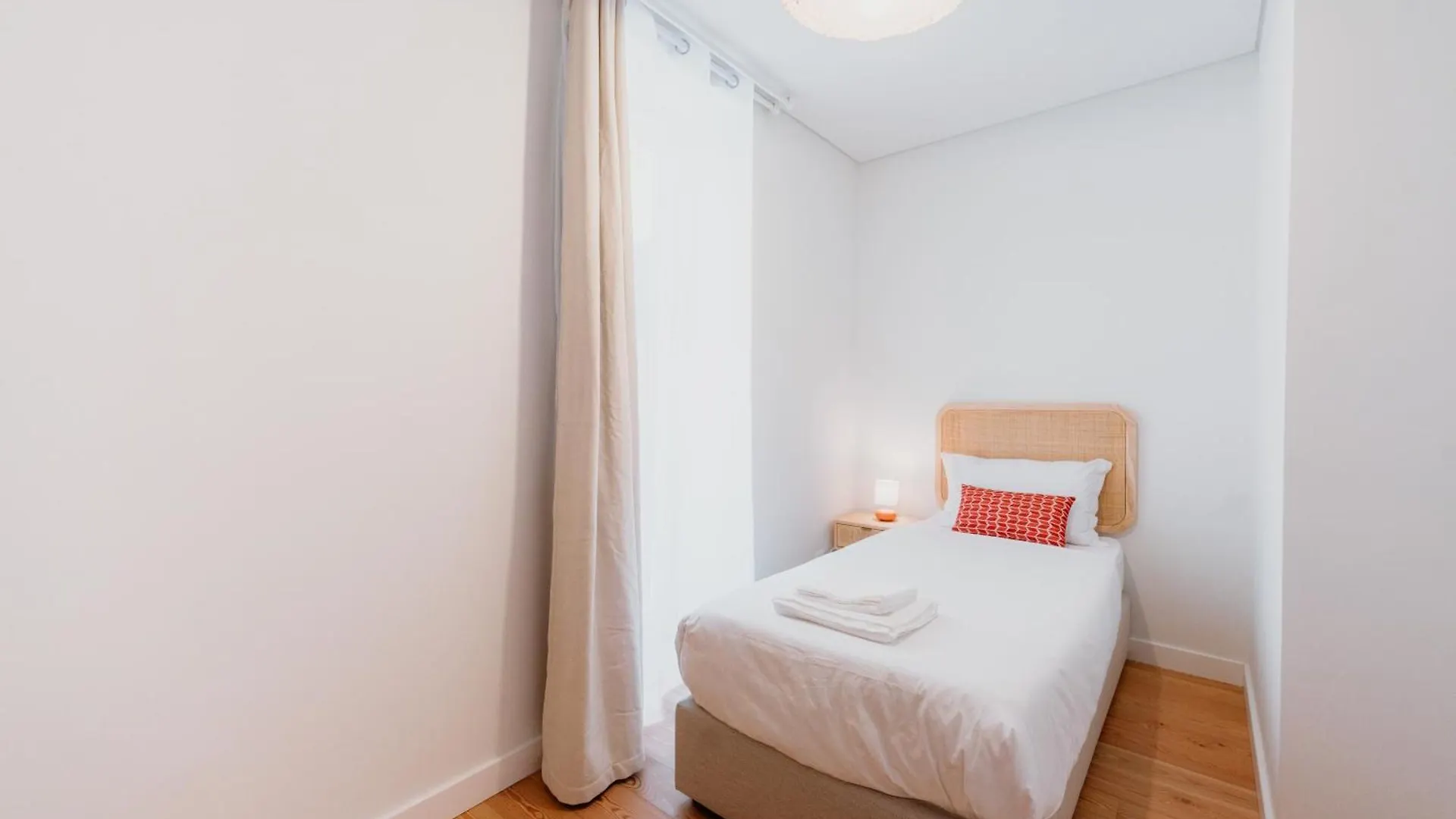 Mary Orange - No 236 1D - Chick & Cozy Two-Bedroom Stay Lisbon Apartment