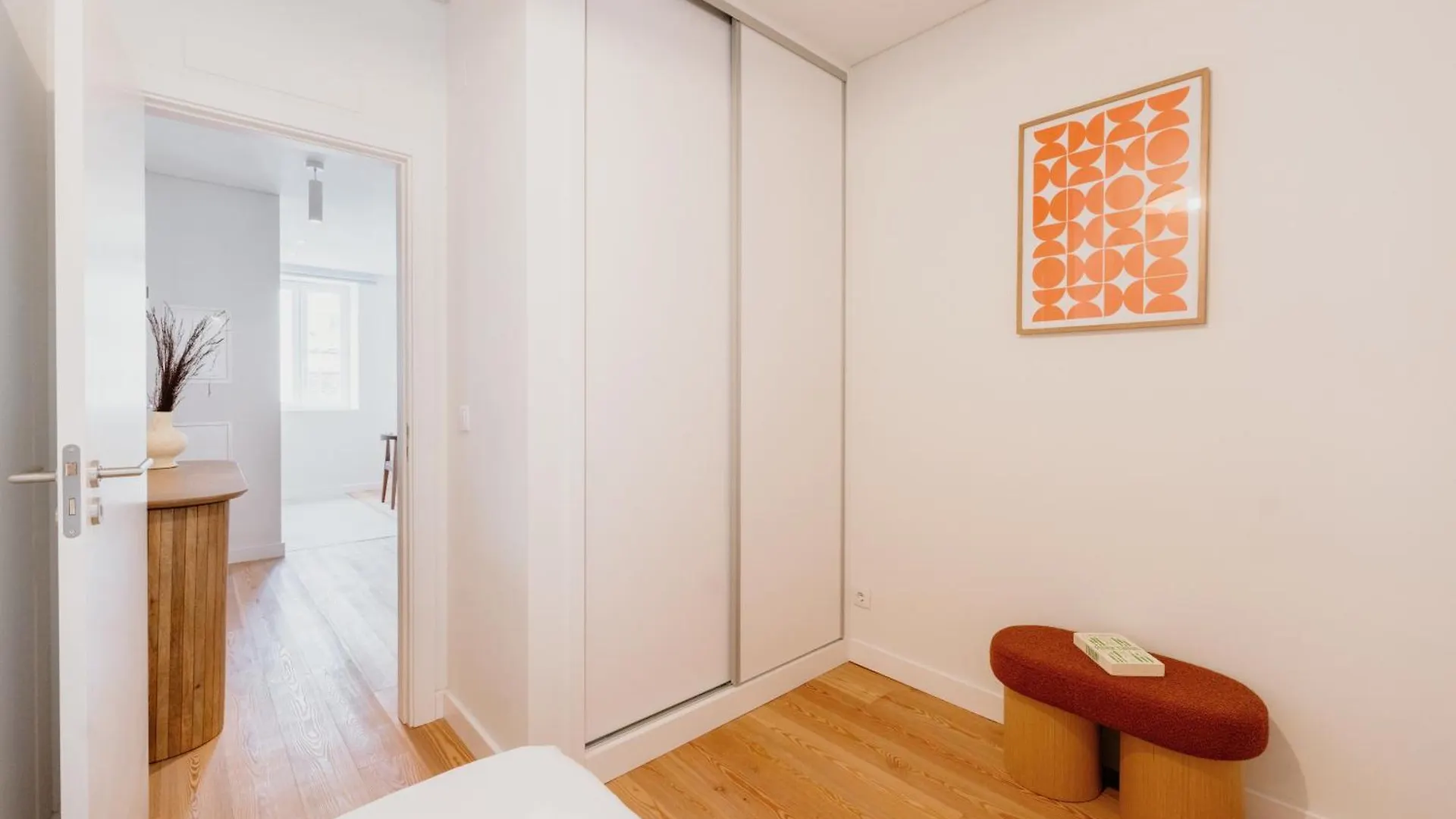 Mary Orange - No 236 1D - Chick & Cozy Two-Bedroom Stay Lisbon Portugal
