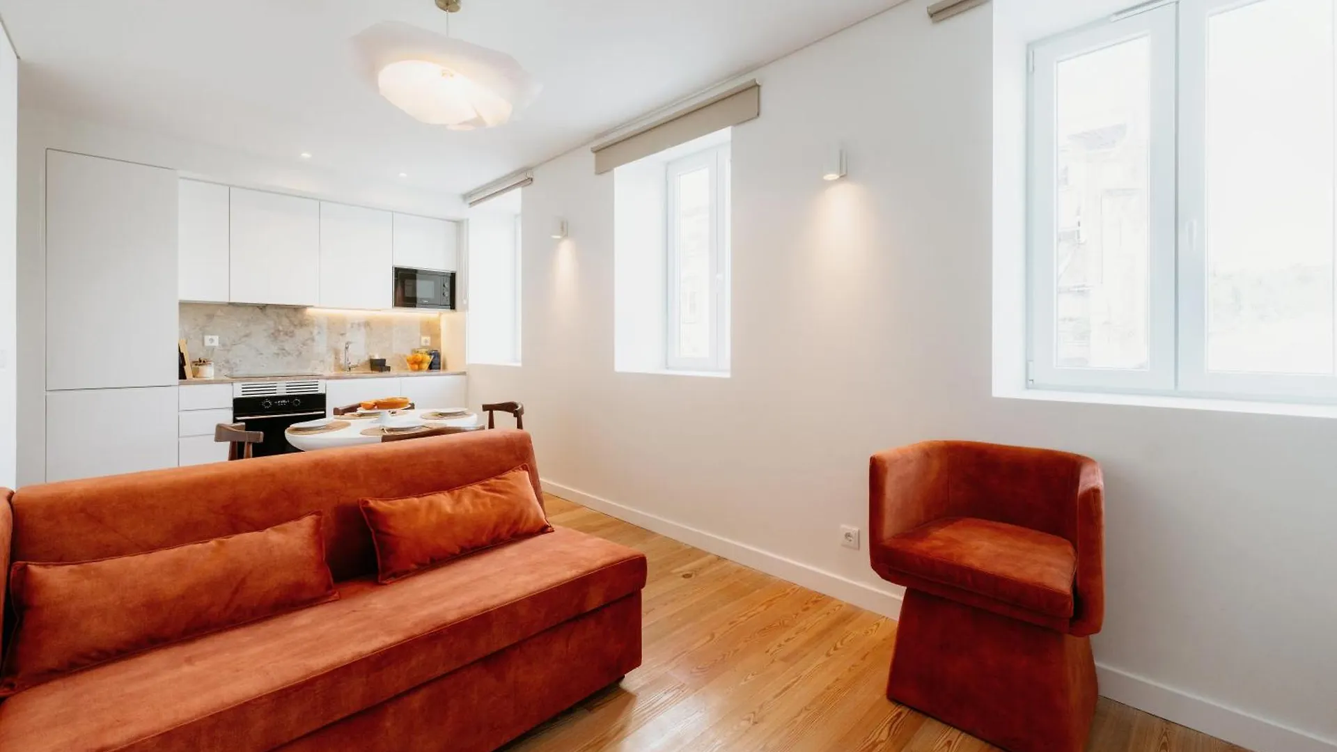 Mary Orange - No 236 1D - Chick & Cozy Two-Bedroom Stay Lisbon Apartment